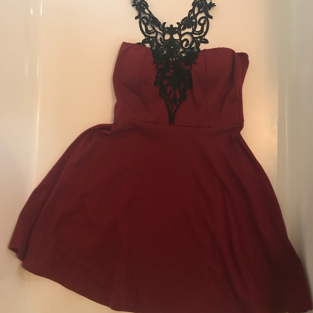 Sleeveless red papaya dress with lace front